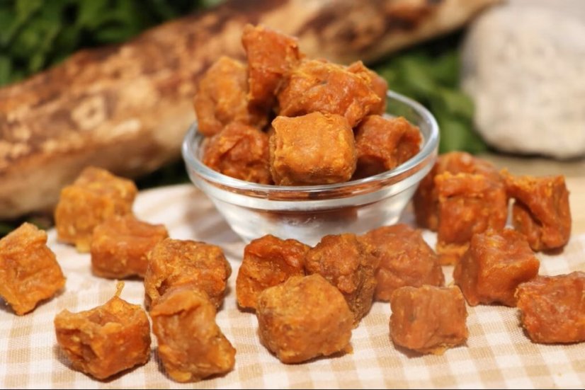 Perlička Premium Cubes – jemné masové kostky 200g