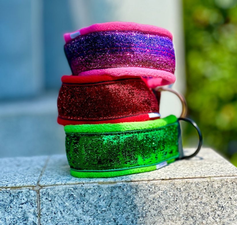 Obojek polostahovací  STRAS COLOR podšitý měkkým fleecem