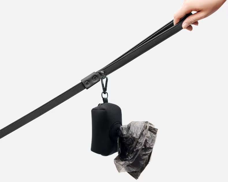 Neoprenový dávkovač sáčků na hovínka se zipem